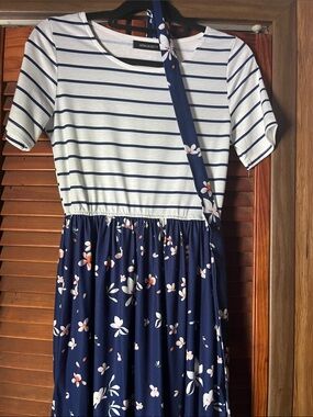 Women’s Navy Floral & White Striped Casual Dress by Merokeety